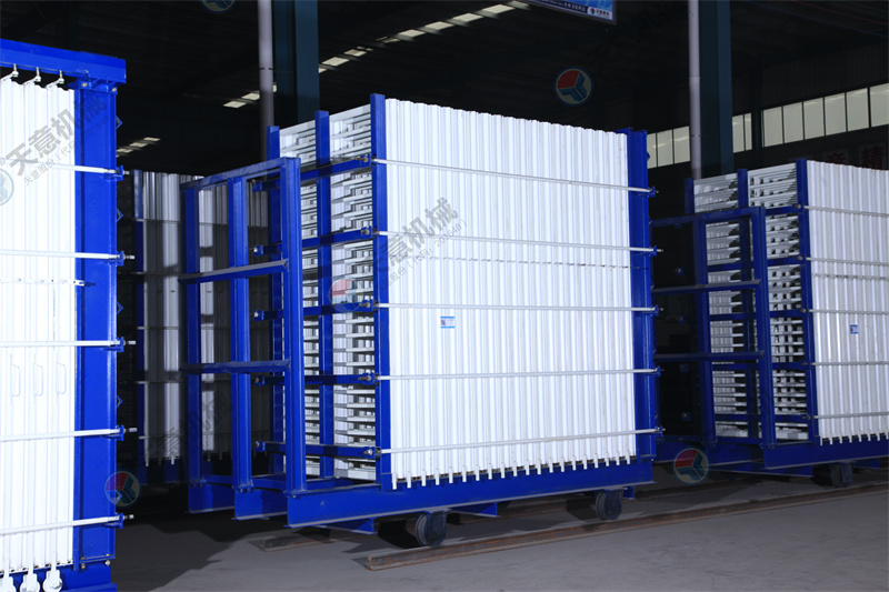 一次成型40塊板的復(fù)合墻板機(jī)，究竟有多好？